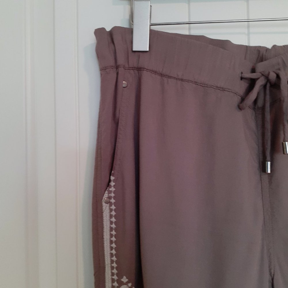 Sundance Tone It Up Embroidered Drawstring Pant Taupe Size S - Picture 6 of 13